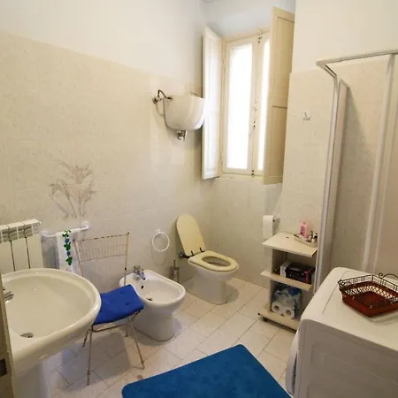 Lägenhet Sleeps 4 *
