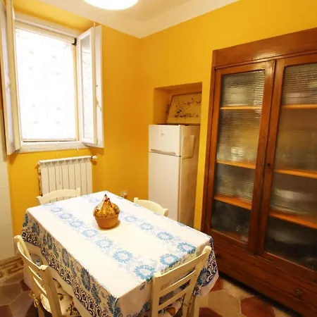 Lägenhet Sleeps 4 *